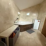 Allure Apartman *