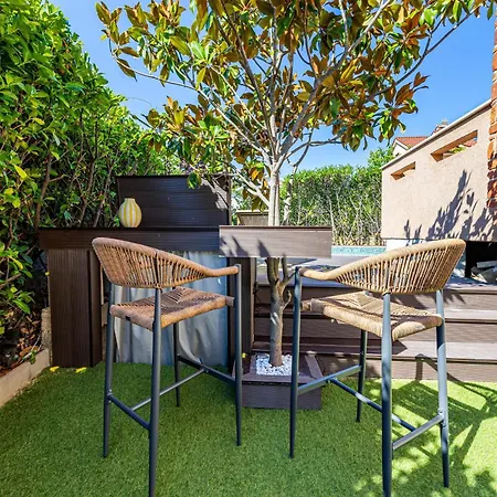 Allure Apartment *